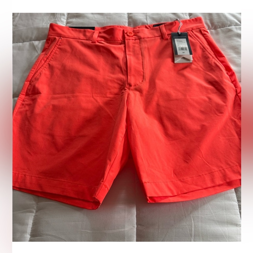 Men’s Vineyard Vines 8" breaker shorts Size 32